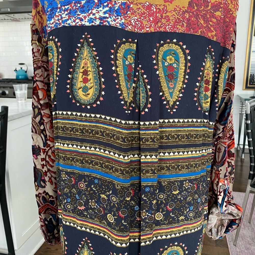 John Mark, Dillard’s version of Johnny Was, size L NWOT, never worn tunic. - Picture 5 of 8